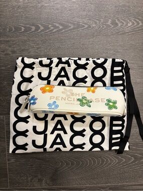 Marc Jacobs Wild Daisy Pencil Case